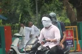 Meerut : कभी धूप, कभी बादल, मौसम फिर दिखा रहा रंग, बारिश की संभावना बढ़ी Meerut : कभी धूप, कभी बादल, मौसम फिर दिखा रहा रंग, बारिश की संभावना बढ़ी