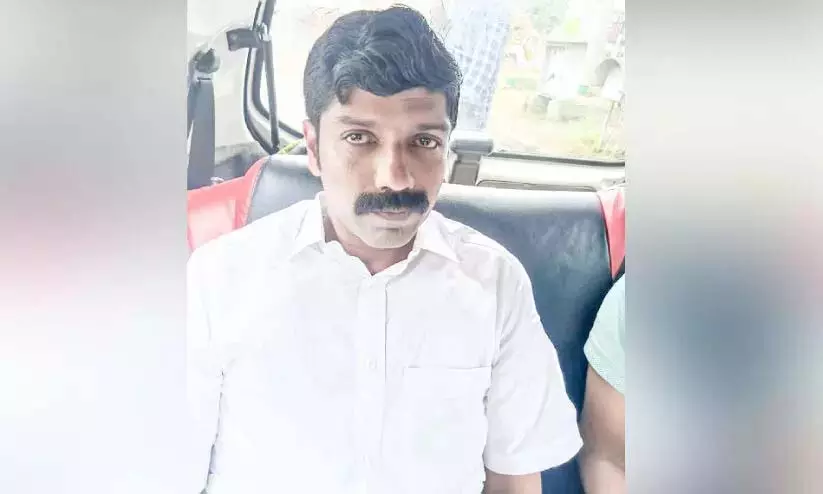 Kerala : धोखाधड़ी के मामले में संदिग्ध को जमानत के बाद गिरफ्तार किया गया Kerala : धोखाधड़ी के मामले में संदिग्ध को जमानत के बाद गिरफ्तार किया गया