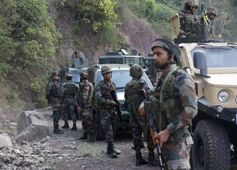 J-K के उधमपुर में आतंकवादियों और सुरक्षा बलों के बीच मुठभेड़ शुरू J-K के उधमपुर में आतंकवादियों और सुरक्षा बलों के बीच मुठभेड़ शुरू
