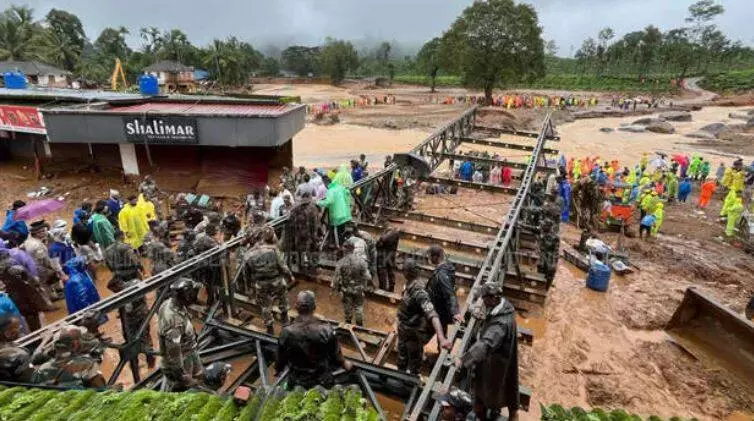 Wayanad में बेली ब्रिज की सुरक्षा दीवार में दरारें आने के कारण इसे बंद कर दिया गया Wayanad में बेली ब्रिज की सुरक्षा दीवार में दरारें आने के कारण इसे बंद कर दिया गया