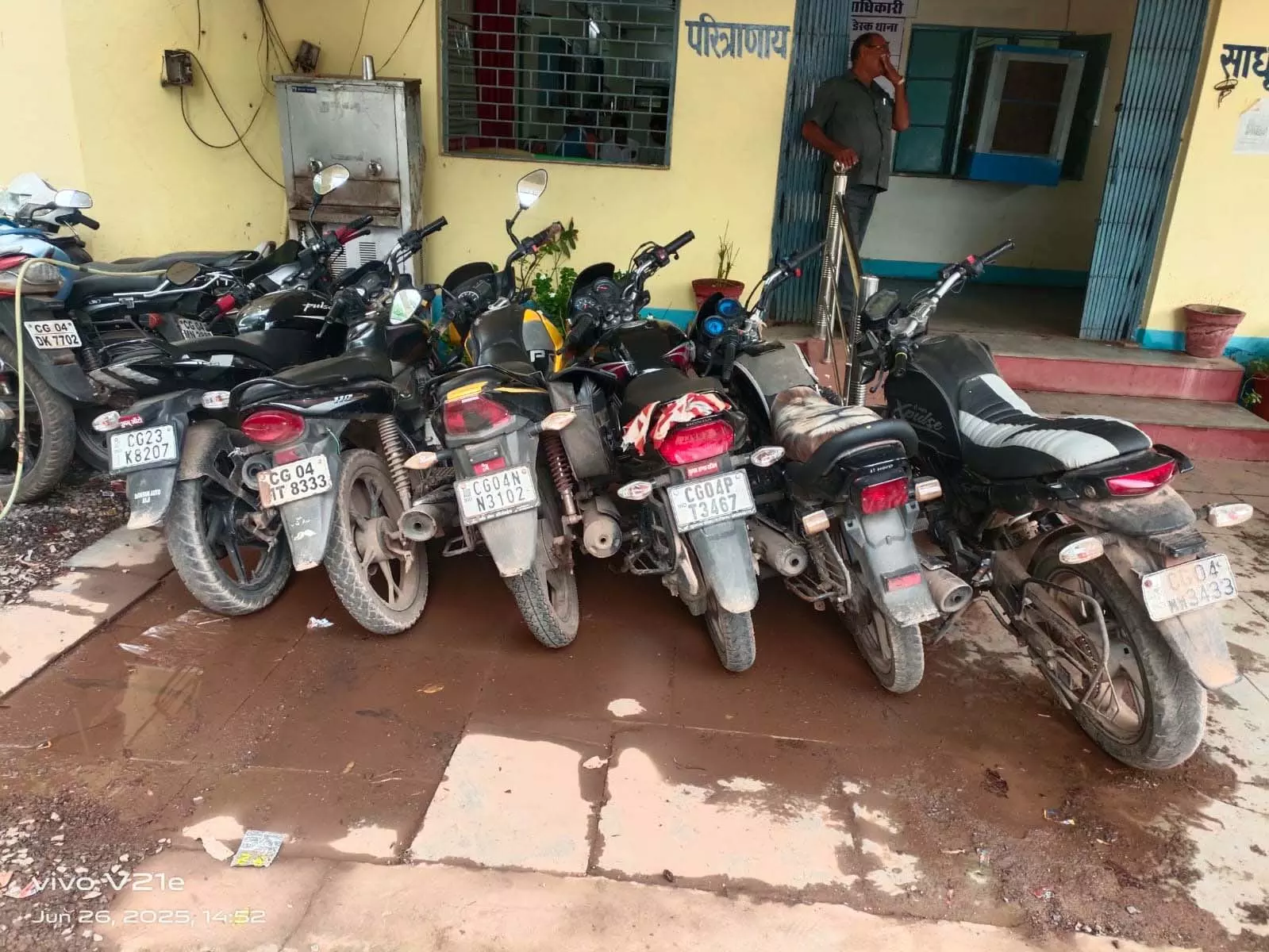 अभनपुर में करोड़ों के दांव लग रहे रोजाना, अड्डे पर पुलिस की रेड अभनपुर में करोड़ों के दांव लग रहे रोजाना, अड्डे पर पुलिस की रेड