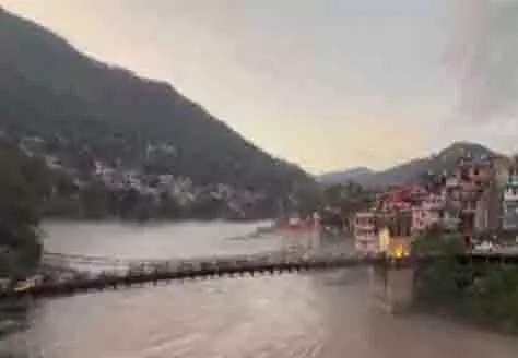 Mandi में भारी बारिश के कारण ब्यास नदी का जलस्तर बढ़ा Mandi में भारी बारिश के कारण ब्यास नदी का जलस्तर बढ़ा
