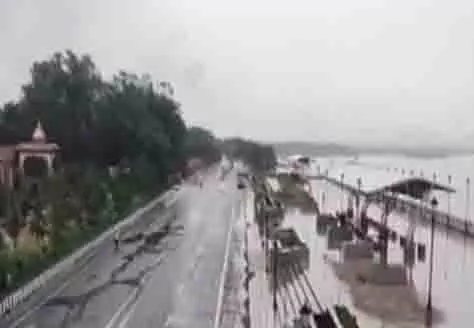 Sambalpur के कई हिस्सों में भारी बारिश Sambalpur के कई हिस्सों में भारी बारिश
