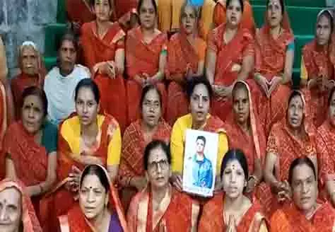 ग्रुप कैप्टन शुभांशु शुक्ला की सफलता के लिए भक्तों ने महाकालेश्वर मंदिर में की पूजा-अर्चना ग्रुप कैप्टन शुभांशु शुक्ला की सफलता के लिए भक्तों ने महाकालेश्वर मंदिर में की पूजा-अर्चना