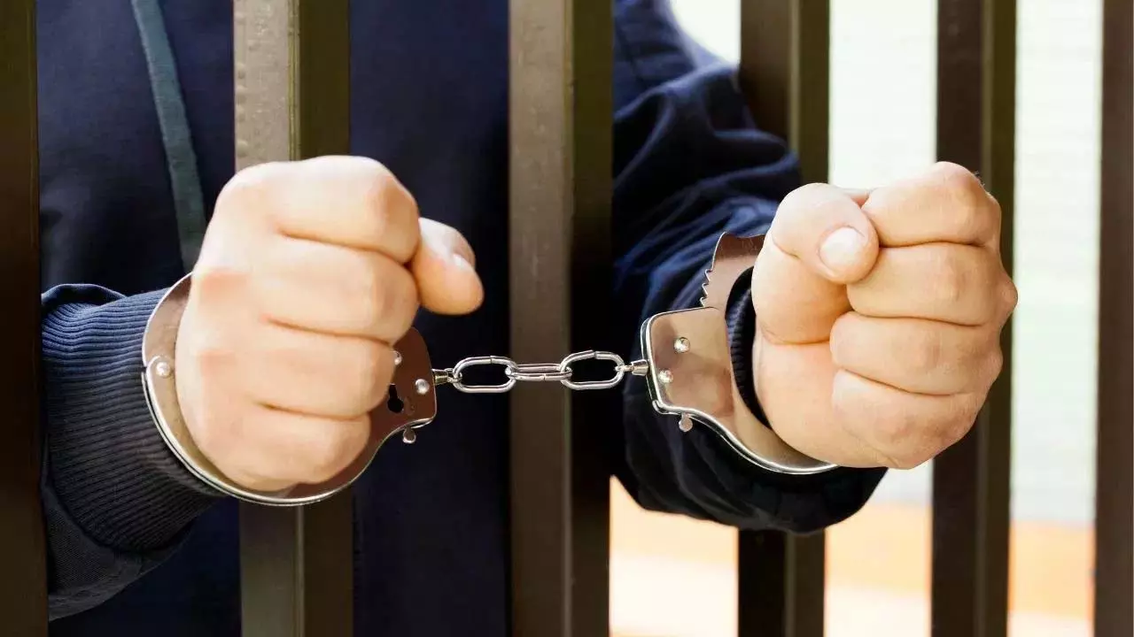 कार्यक्रम के दौरान अंधाधुंध गोलीबारी में 12 लोग मारे गए और 20 से अधिक घायल हो गए कार्यक्रम के दौरान अंधाधुंध गोलीबारी में 12 लोग मारे गए और 20 से अधिक घायल हो गए