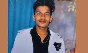ट्रेन हादसे की चपेट में आया युवक, 35 मिनट तक बाधित रही रेल सेवा ट्रेन हादसे की चपेट में आया युवक, 35 मिनट तक बाधित रही रेल सेवा