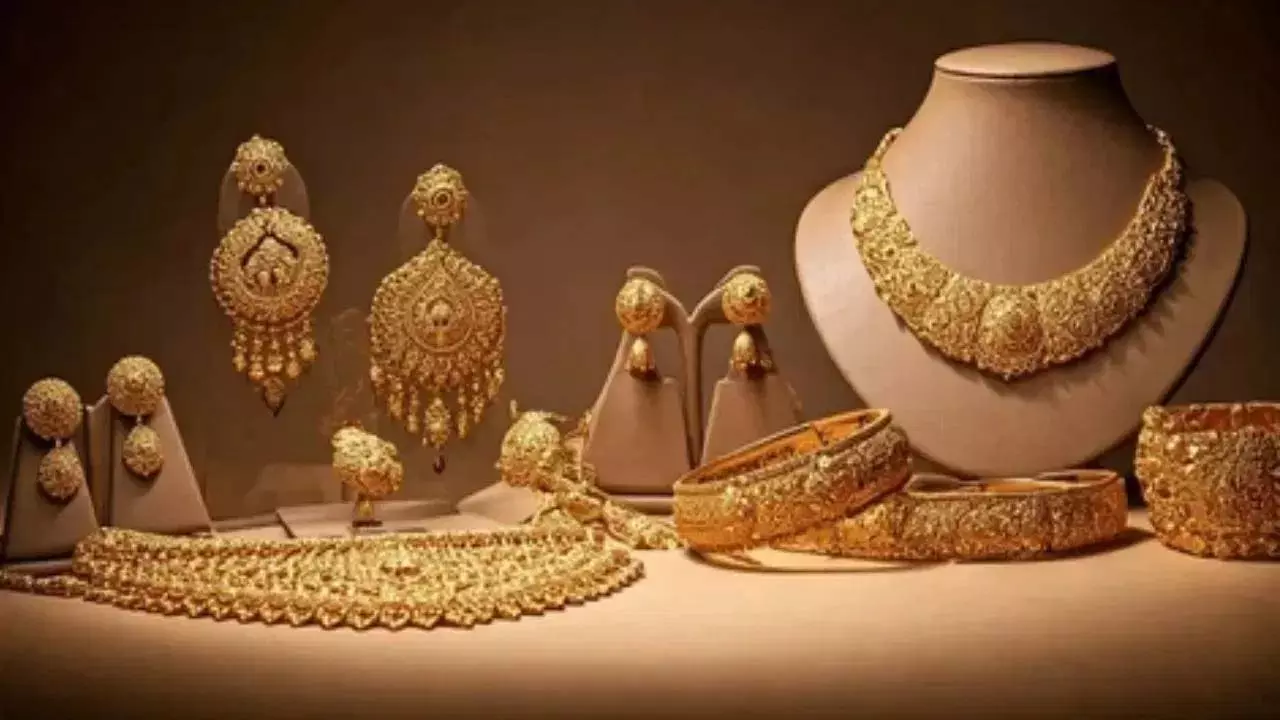 Gold Rate today:सोने की कीमतों में फिर तेजी, MCX और अंतरराष्ट्रीय बाजारों में बढ़त Gold Rate today:सोने की कीमतों में फिर तेजी, MCX और अंतरराष्ट्रीय बाजारों में बढ़त