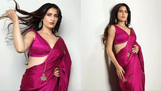 गुलाबी साड़ी में Fatima Sana Shaikh की खूबसूरती ने लूटा सबका दिल गुलाबी साड़ी में Fatima Sana Shaikh की खूबसूरती ने लूटा सबका दिल