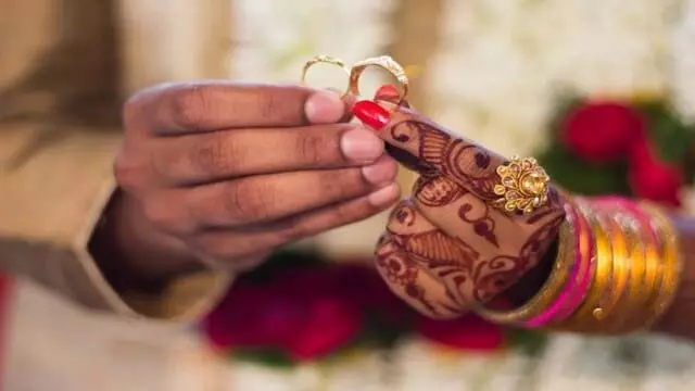 Kanpur : पति ने निभाई दोस्ती, पत्नी को उसका सच्चा प्यार सौंपा Kanpur : पति ने निभाई दोस्ती, पत्नी को उसका सच्चा प्यार सौंपा