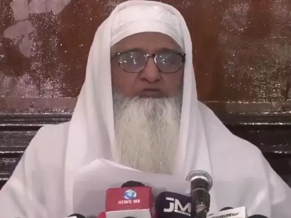 AIMPLB ने राजनीतिक दलों से न्यायमूर्ति शेखर यादव की विवादास्पद टिप्पणी पर ध्यान देने का किया आग्रह AIMPLB ने राजनीतिक दलों से न्यायमूर्ति शेखर यादव की विवादास्पद टिप्पणी पर ध्यान देने का किया आग्रह