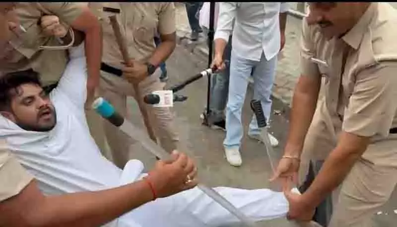 विपक्ष ने Chandigarh प्रशासन के संविधान हत्या दिवस के आयोजन का विरोध किया विपक्ष ने Chandigarh प्रशासन के संविधान हत्या दिवस के आयोजन का विरोध किया