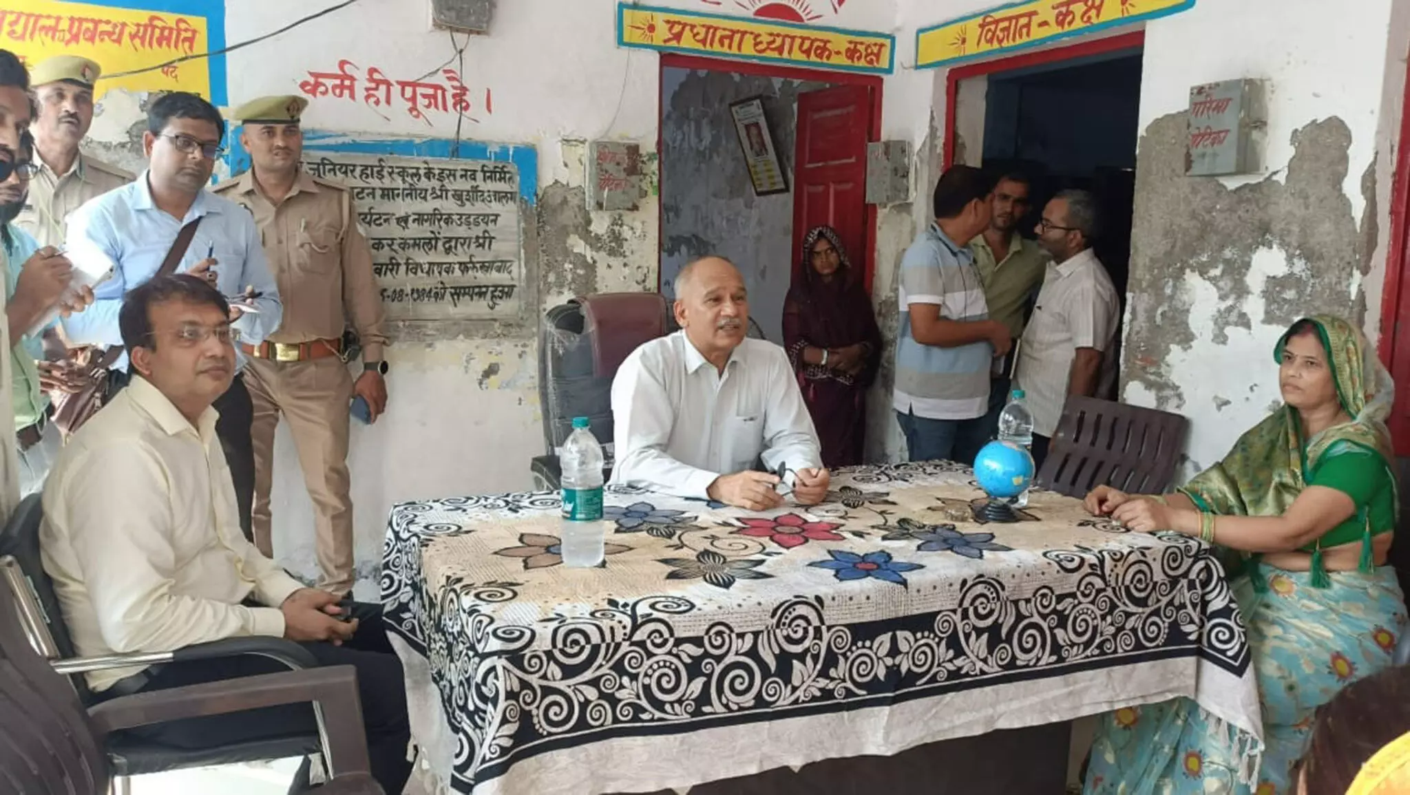 Farrukhabad: बाढ़ प्रभावित क्षेत्र के बच्चों को तैरना सिखाया जाये: योगेन्द्र डिमरी Farrukhabad: बाढ़ प्रभावित क्षेत्र के बच्चों को तैरना सिखाया जाये: योगेन्द्र डिमरी