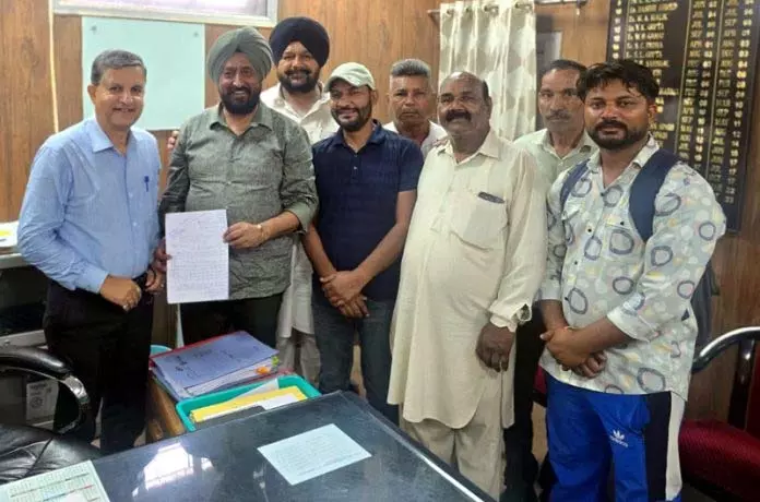 टोनी ने SE PDD से मुलाकात की, किसानों की समस्याओं के तत्काल समाधान की मांग की टोनी ने SE PDD से मुलाकात की, किसानों की समस्याओं के तत्काल समाधान की मांग की