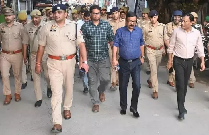 Bareilly: मोहर्रम से पहले डीएम-एसएसपी का फ्लैग मार्च, ताजियादारों की समस्याएं सुनीं Bareilly: मोहर्रम से पहले डीएम-एसएसपी का फ्लैग मार्च, ताजियादारों की समस्याएं सुनीं