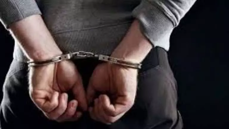 Cortalim फास्ट फूड आउटलेट से स्कूटर और नकदी चुराने के आरोप में कुक गिरफ्तार Cortalim फास्ट फूड आउटलेट से स्कूटर और नकदी चुराने के आरोप में कुक गिरफ्तार