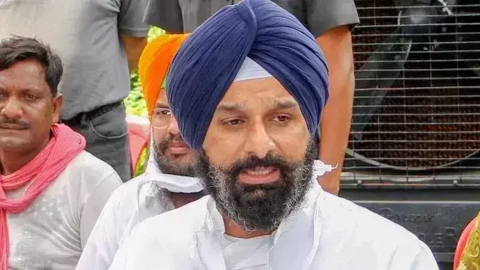 Chandigarh: मोहाली कोर्ट में पेश हुए बिक्रम मजीठिया, सीएम मान का तीखा हमला Chandigarh: मोहाली कोर्ट में पेश हुए बिक्रम मजीठिया, सीएम मान का तीखा हमला
