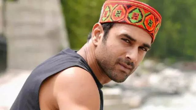 मनाली से Pulkit Samrat के बीटीएस मोमेंट्स पर कृति खरबंदा का ध्यान है मनाली से Pulkit Samrat के बीटीएस मोमेंट्स पर कृति खरबंदा का ध्यान है