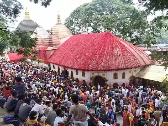 Assam: अंबुबाची निवृत्ति के बाद कामाख्या मंदिर फिर से खुला Assam: अंबुबाची निवृत्ति के बाद कामाख्या मंदिर फिर से खुला