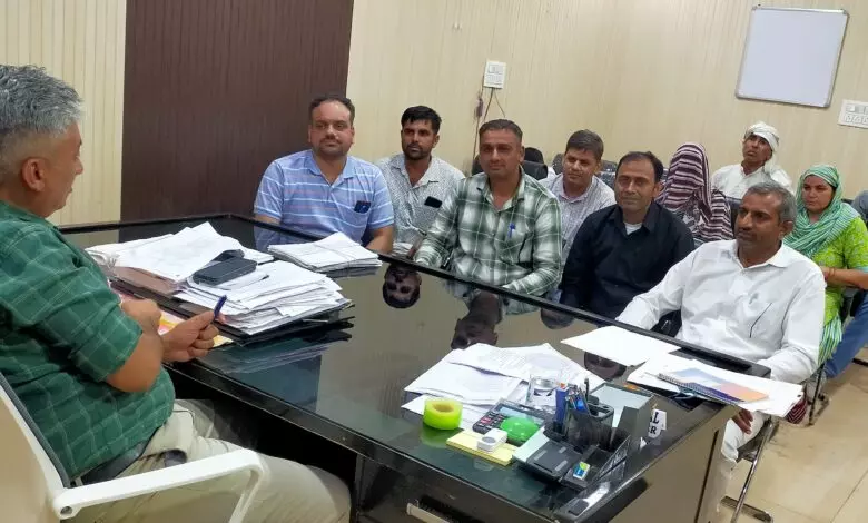 Bhiwani: विद्युत विभाग के अनुबंधित कर्मचारियों ने सिटी एक्सईएन संग की बैठक Bhiwani: विद्युत विभाग के अनुबंधित कर्मचारियों ने सिटी एक्सईएन संग की बैठक