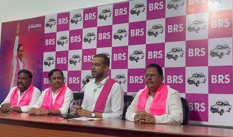 पटोला कार्तिक रेड्डी ने सभी किसानों के लिए तत्काल रायथु बंधु सहायता की मांग की पटोला कार्तिक रेड्डी ने सभी किसानों के लिए तत्काल रायथु बंधु सहायता की मांग की