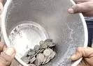 खुदाई में निकले मुगलकालीन चांदी के सिक्के, PM आवास परिवार में खुशी की लहर खुदाई में निकले मुगलकालीन चांदी के सिक्के, PM आवास परिवार में खुशी की लहर