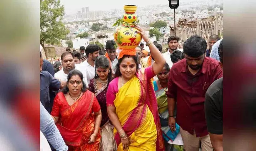 Golconda की देवी महाकाली को समर्पित एमएलसी कविता की कविता Golconda की देवी महाकाली को समर्पित एमएलसी कविता की कविता