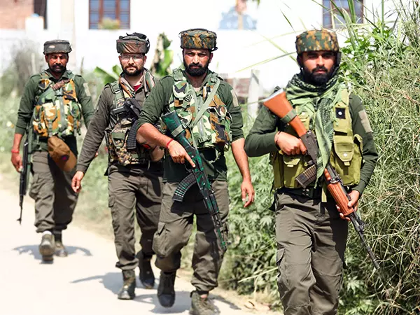 Operation Bihali: सेना, जेके पुलिस ने उधमपुर के बसंतगढ़ में 1 आतंकवादी को मार गिराया Operation Bihali: सेना, जेके पुलिस ने उधमपुर के बसंतगढ़ में 1 आतंकवादी को मार गिराया