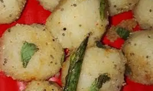 Sooji Vegetable Balls: सूजी के साथ बनाएं ये खास रेसिपी, बनाएं स्वादिष्ट सूजी बॉल्स Sooji Vegetable Balls: सूजी के साथ बनाएं ये खास रेसिपी, बनाएं स्वादिष्ट सूजी बॉल्स