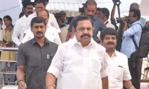 Tamil Nadu  : एडप्पादी पलानीस्वामी ने दूसरे दिन भी परामर्श किया