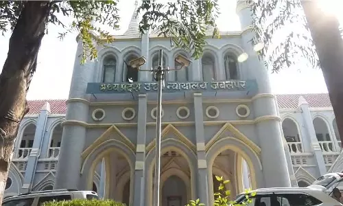 MP : उच्च न्यायालय ने बलात्कार पीड़िता की उम्र पर मेडिकल बोर्ड की रिपोर्ट की जांच के आदेश दिए MP : उच्च न्यायालय ने बलात्कार पीड़िता की उम्र पर मेडिकल बोर्ड की रिपोर्ट की जांच के आदेश दिए