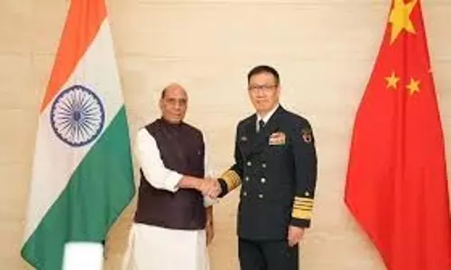 China: राजनाथ सिंह ने क़िंगदाओ में रूसी रक्षा मंत्री के साथ बातचीत की