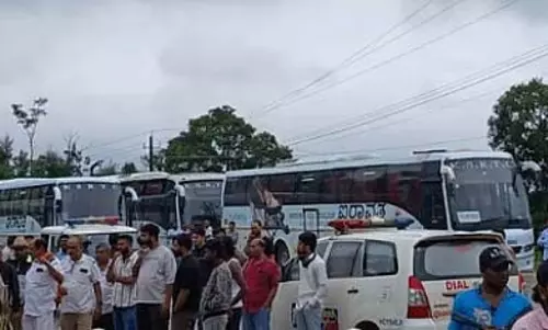 Karnataka : मंगलुरु की ओर जाने वालों को वैकल्पिक मार्गों का उपयोग करने की सलाह दी गई Karnataka : मंगलुरु की ओर जाने वालों को वैकल्पिक मार्गों का उपयोग करने की सलाह दी गई