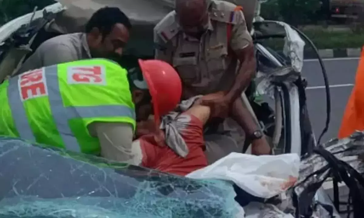 Telangana: कोडाडा में दुर्घटना में दो लोगों की मौत Telangana: कोडाडा में दुर्घटना में दो लोगों की मौत