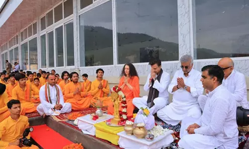 जहां पिता का किया था अस्थि विसर्जन वहीं मां का भी कर भावुक हुए अनिल कपूर