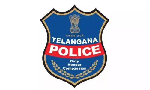 Yellandu इंस्पेक्टर को दुर्व्यवहार और परिवार को अवैध हिरासत में रखने के लिए निलंबित किया Yellandu इंस्पेक्टर को दुर्व्यवहार और परिवार को अवैध हिरासत में रखने के लिए निलंबित किया