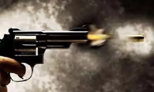 Bihar : अपराधियों ने दिनदहाड़े छात्र को मारी गोली Bihar : अपराधियों ने दिनदहाड़े छात्र को मारी गोली