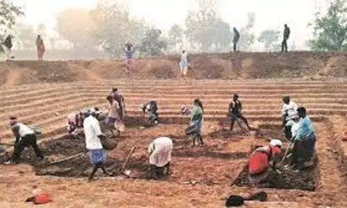 Kolkata: मनरेगा में भ्रष्टाचार का आरोप, प्रशासन में हलचल Kolkata: मनरेगा में भ्रष्टाचार का आरोप, प्रशासन में हलचल
