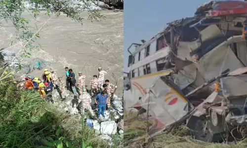 Rudraprayag: मिनी बस नदी में समाई, राहत-बचाव कार्य जारी