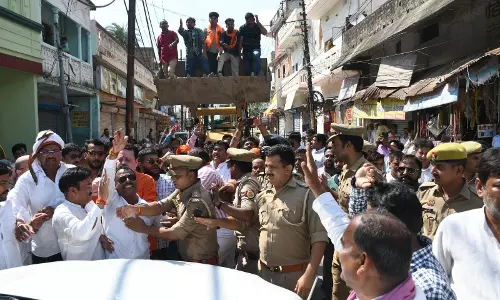 Gorakhpur: सपा नेता पर हमले से हड़कंप, पार्टी ने की कड़ी कार्रवाई की मांग