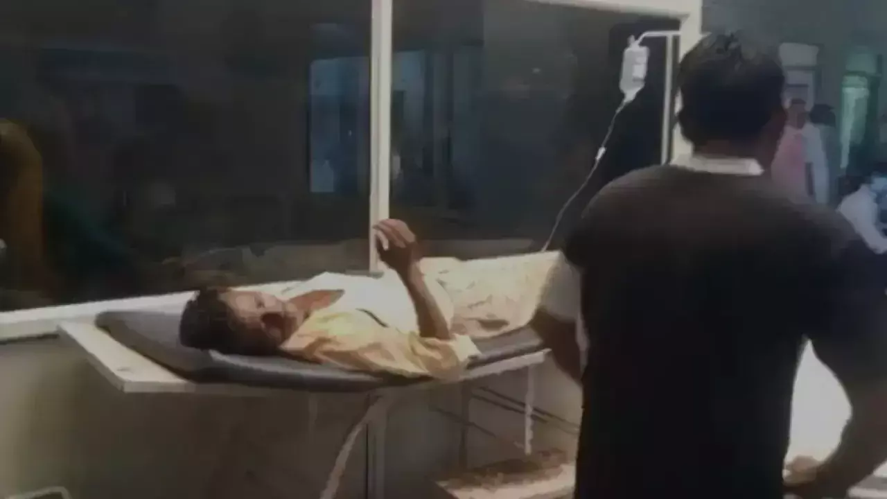 Bijnor: कर्ज के बोझ तले टूटा परिवार, ज़हर खाकर दी जान