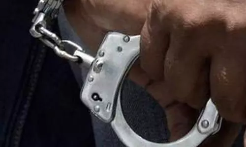 Ganjam: लड़की से दुष्कर्म के आरोप में क्लिनिक मालिक गिरफ्तार, BJD ने की CBI जांच की मांग Ganjam: लड़की से दुष्कर्म के आरोप में क्लिनिक मालिक गिरफ्तार, BJD ने की CBI जांच की मांग