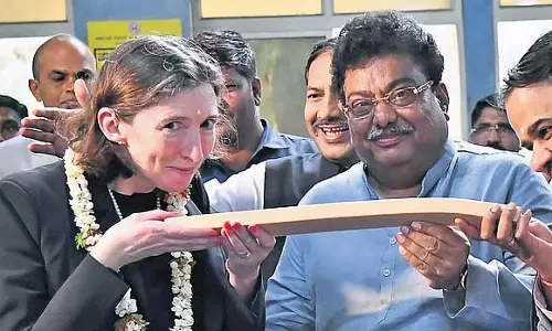 लंदन में KSDL उत्पादों का प्रदर्शन करें: ब्रिटिश राजदूत लिंडी कैमरून