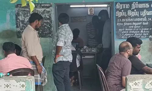 Tamil Nadu : रिश्वत लेते हुए ग्राम प्रशासनिक अधिकारी गिरफ्तार Tamil Nadu : रिश्वत लेते हुए ग्राम प्रशासनिक अधिकारी गिरफ्तार