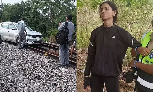 Telangana : रील्स का क्रेज, नशे में धुत युवती ने रेलवे ट्रैक पर चलाई कार सुरक्षा चूक की जांच