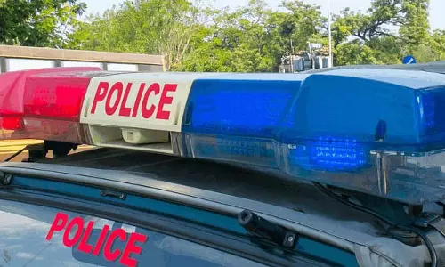 Raebareli : लोन से खरीदा ट्रैक्टर, किस्त लेने गए कलेक्शन अफसर को पीटा Raebareli : लोन से खरीदा ट्रैक्टर, किस्त लेने गए कलेक्शन अफसर को पीटा
