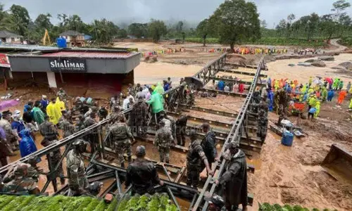 Wayanad में बेली ब्रिज की सुरक्षा दीवार में दरारें आने के कारण इसे बंद कर दिया गया Wayanad में बेली ब्रिज की सुरक्षा दीवार में दरारें आने के कारण इसे बंद कर दिया गया