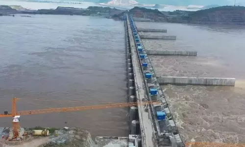 AP: गोदावरी बाढ़ के दौरान भी पोलावरम कार्य जारी रहेगा AP: गोदावरी बाढ़ के दौरान भी पोलावरम कार्य जारी रहेगा