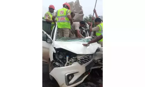 Telangana: कोडाद में सड़क दुर्घटना में दो एपी पुलिसकर्मियों की मौत Telangana: कोडाद में सड़क दुर्घटना में दो एपी पुलिसकर्मियों की मौत