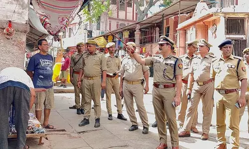 Varanasi : अतिक्रमण पर कड़ा एक्शन, सड़क पर उतरे पुलिस कमिश्नर