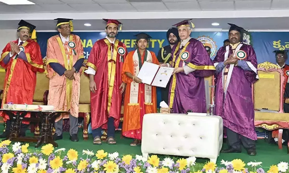 आंध्र प्रदेश का लक्ष्य 2047 तक शीर्ष 3 राज्यों में शामिल होना है: Governor आंध्र प्रदेश का लक्ष्य 2047 तक शीर्ष 3 राज्यों में शामिल होना है: Governor